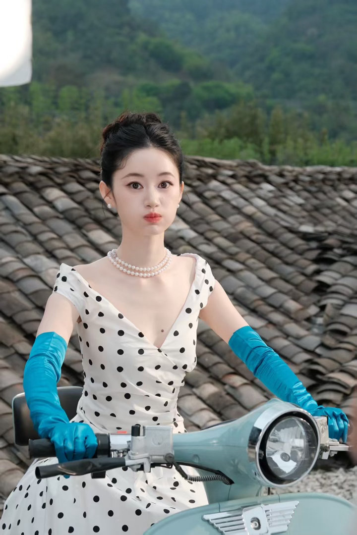 郭晓婷被粉丝送土豆梦回仙剑别人收花收信，郭晓婷收到了土豆。不是粉丝不走寻常路，是