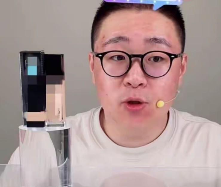 郝邵文被质疑内地赚钱湾湾花，称赚够下半生花销只是想有选择权罢了！
 
那些吐槽郝