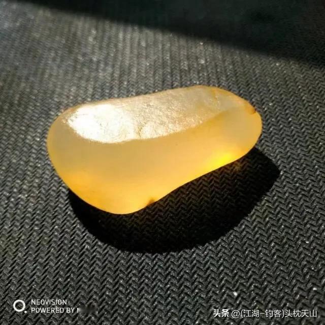 《生命签证》

药瓶在黄昏倾倒阴影  
62粒胶囊排成沙漏纵队  
你数着皱纹里
