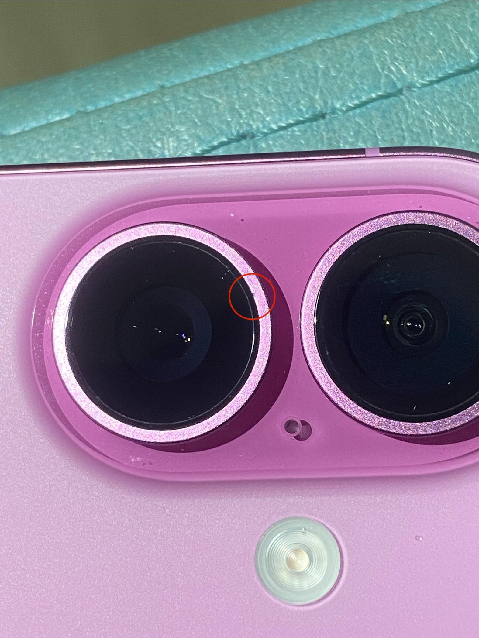 我看网上有的iPhone16的镜头开始掉漆了。 