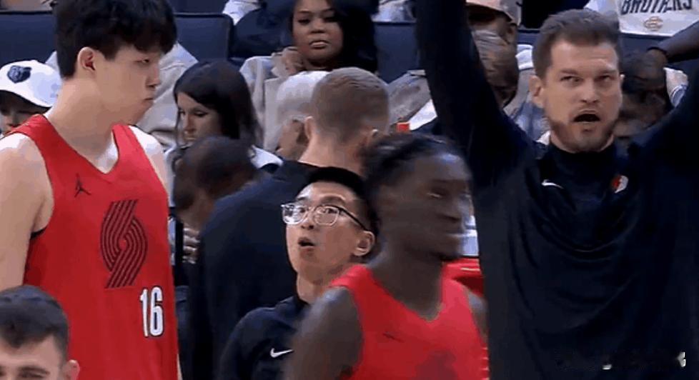 斯普利特别骂小杨！整个人都懵了翻译过来翻译，亲自指导杨瀚森，




杨瀚森生涯