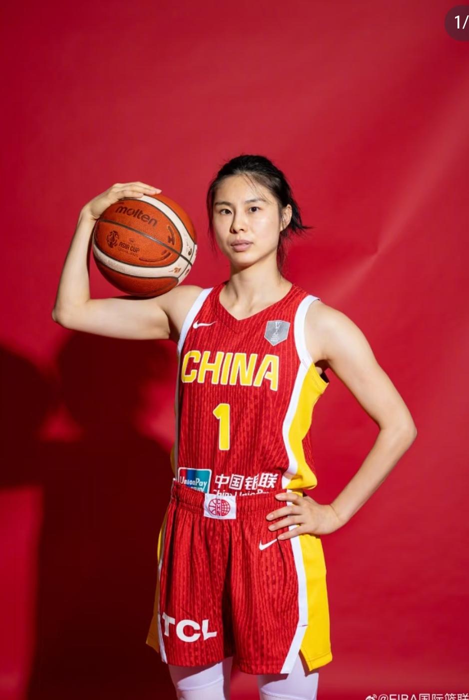 好奇查了下王思雨的出身，
不查不知道，一查吓一跳
其实她本人根本不是什么资源咖，