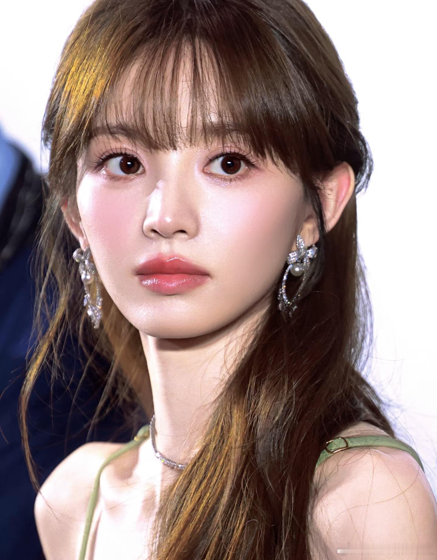 田曦薇真人生图长这样🤔这算不算大美女？ ​​​
