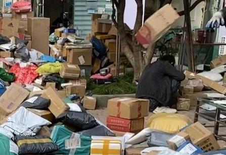 这就是命！2025年5月12日，北京一快递小哥在一栋别墅送快递，发现女主人前一天