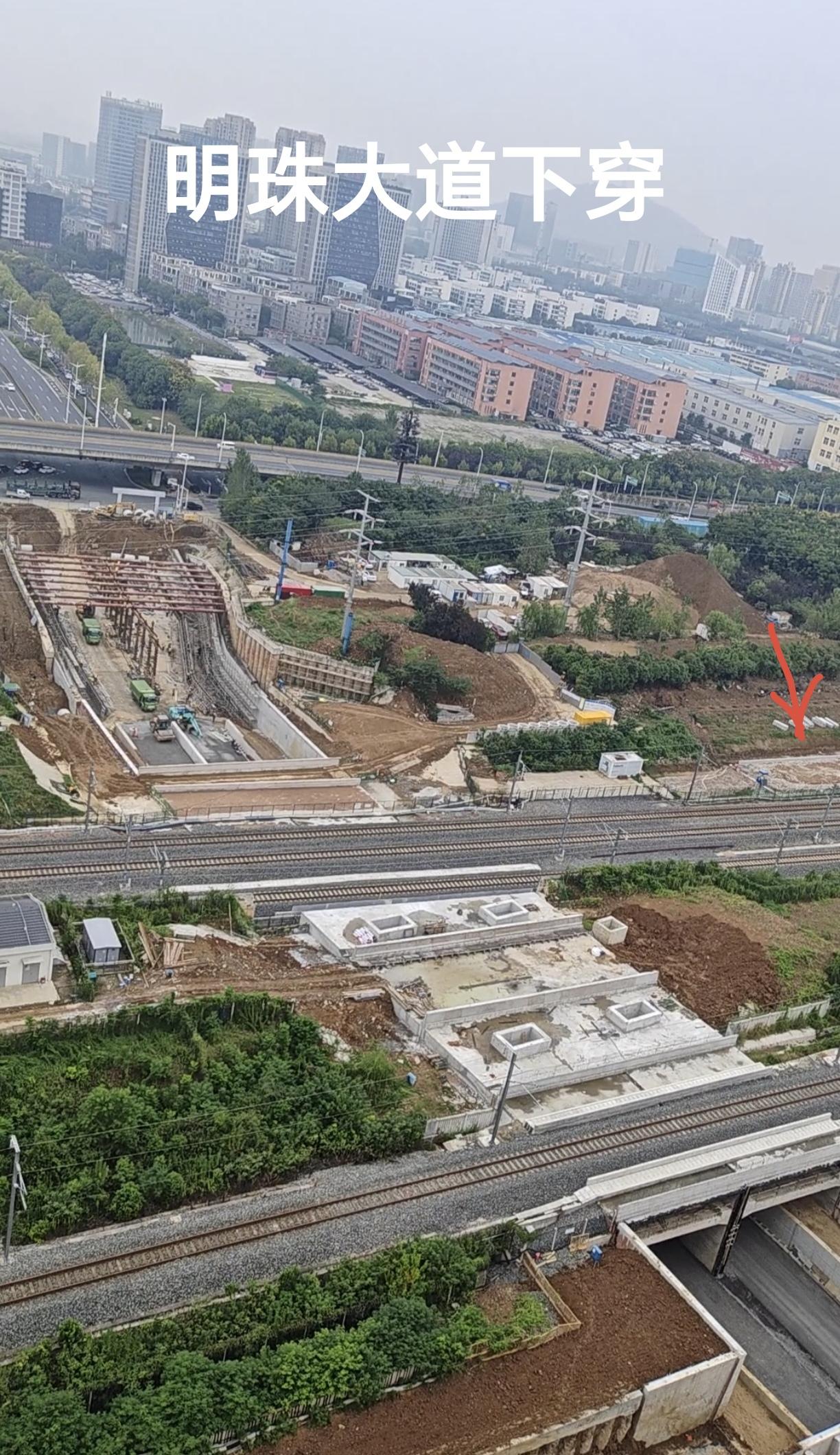 ［明珠大道下穿铁路桥进展，以及合肥枢纽西环线之困惑］
        昨天，特意