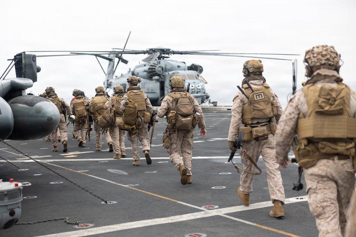 海兵队（LHD-4 拳师号两栖戒备群）