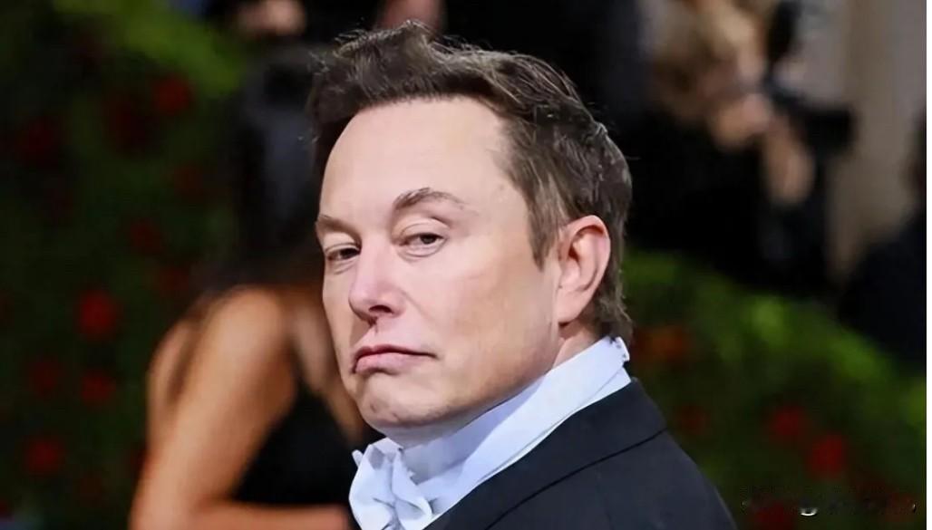 这两年一说 AI，大家第一反应就是芯片、算力、算法，谁的 GPU 多，谁就能赢。