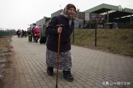 乌克兰还有一个大问题很多人都没注意到，那就是乌克兰的女人将来该怎么办？
很多人误
