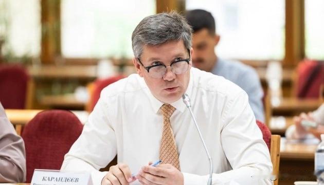 乌克兰前代理文化部长罗斯季斯拉夫·卡兰杰耶夫因涉嫌协助8名适龄男子非法离境，被法