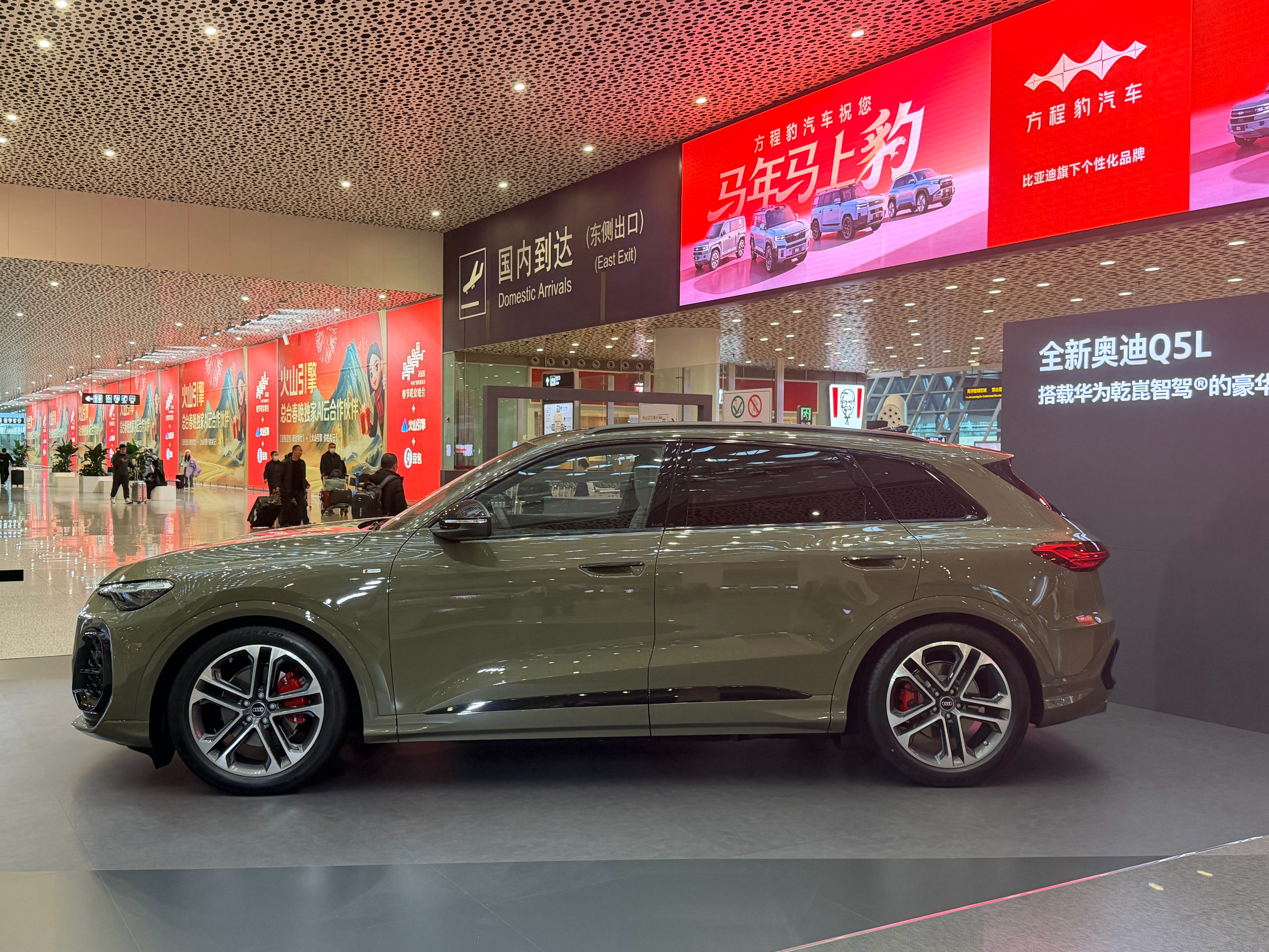 悬挂直接绑住了吗？这辆奥迪Q5L看着就像Q5 Avant。 