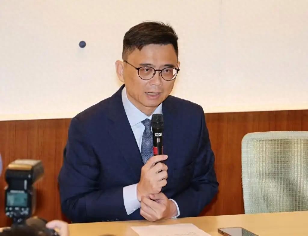 民进党赖瑞隆今年1月正式获得提名后杂音不断，虽在各机构的民调虽呈现领先状态，但对