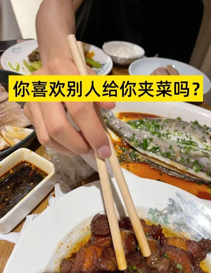 大家是否有观察到这样一个现象：通常拜访年长的亲戚朋友时，不管是五六七八个人还是只