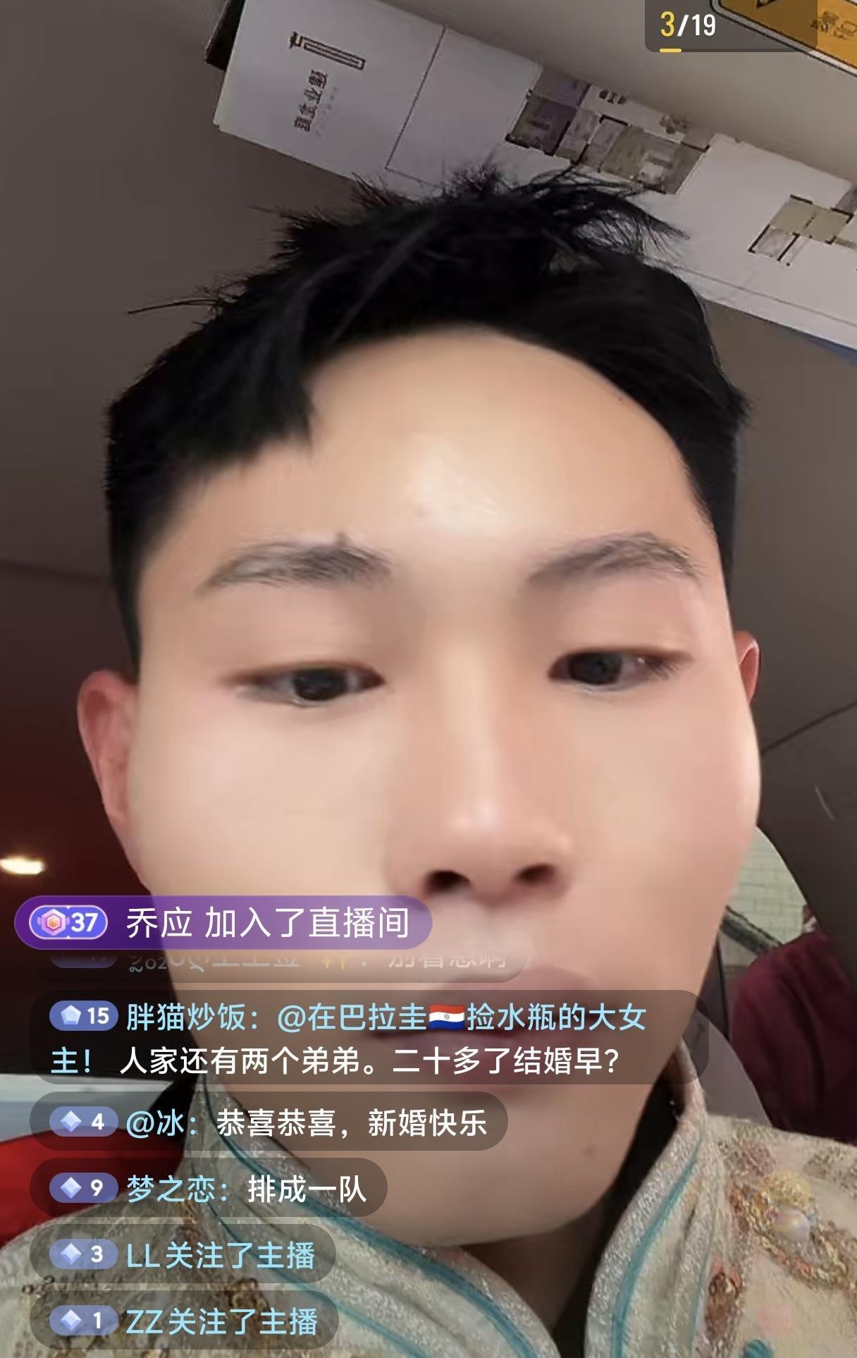 笑死了🤣申聪结婚，评论区一堆人给建议，都急死了！
有人说，伴郎拿烟拿红包，申聪