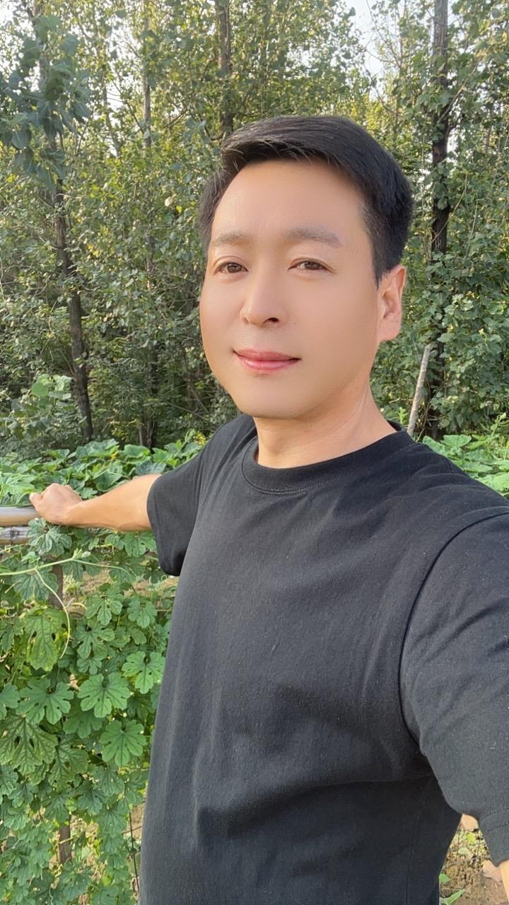 谢谢你的出现，温暖了我的世界。不管未来如何，至少此刻有你在就很好。或许...