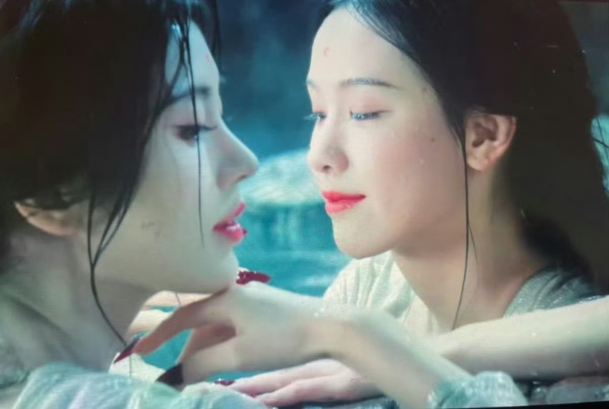 有网友评价说陈都灵的侧脸不如鞠婧祎的好看，你们怎么看？ 