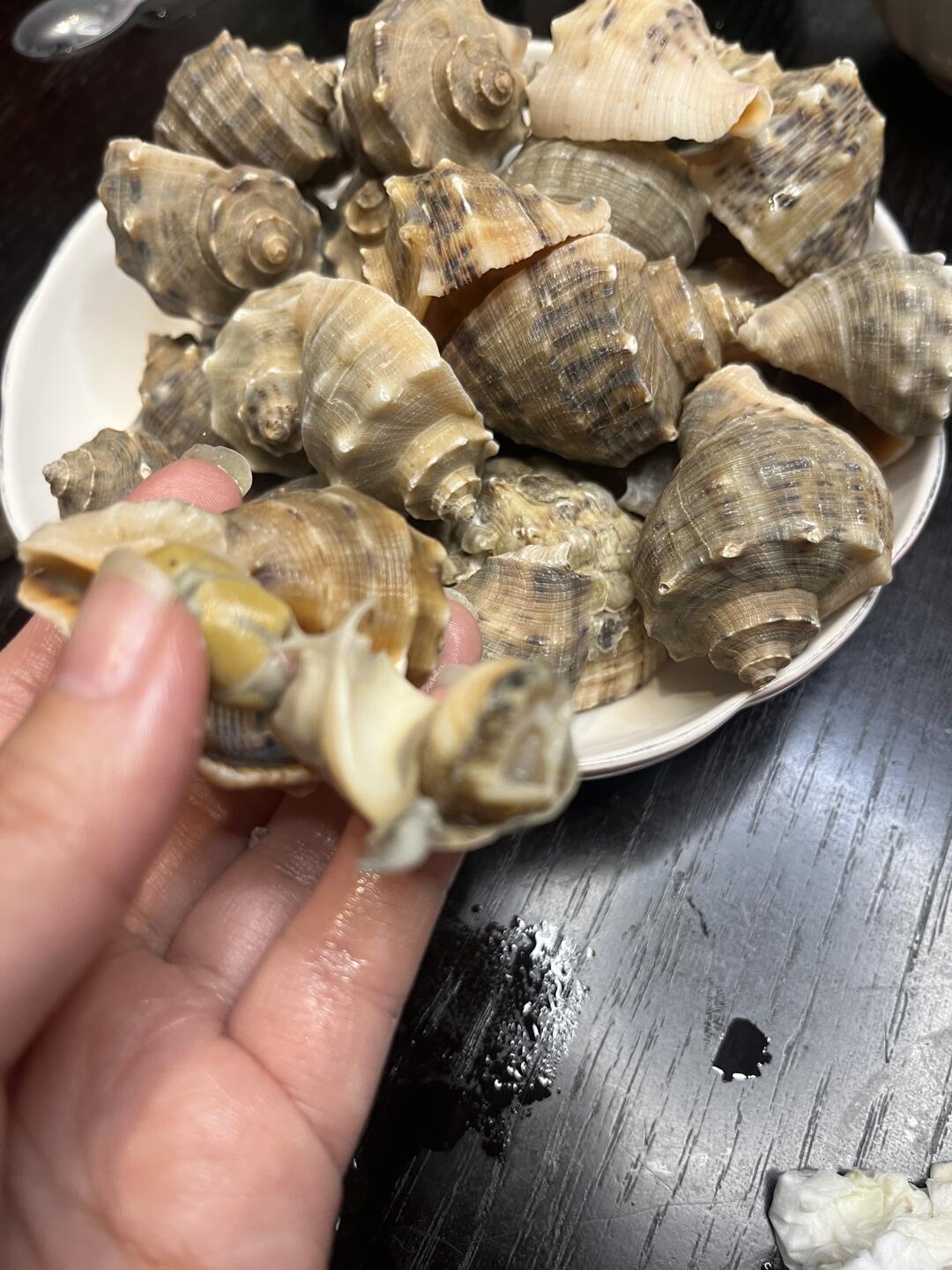 今天给女儿蒸的海螺，她不吃我都吃了