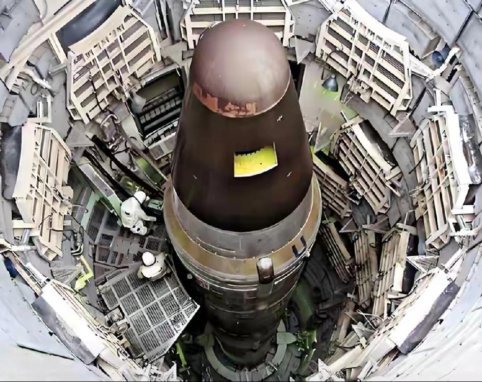 伊朗说自研1000种武器是吹牛皮？被封锁40年的国家，硬生生活成了西方的噩梦
伊