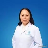 主任医师驾车引发了一起造成2死6伤的重大交通事故。资料表明，她已经驾车多年。我不