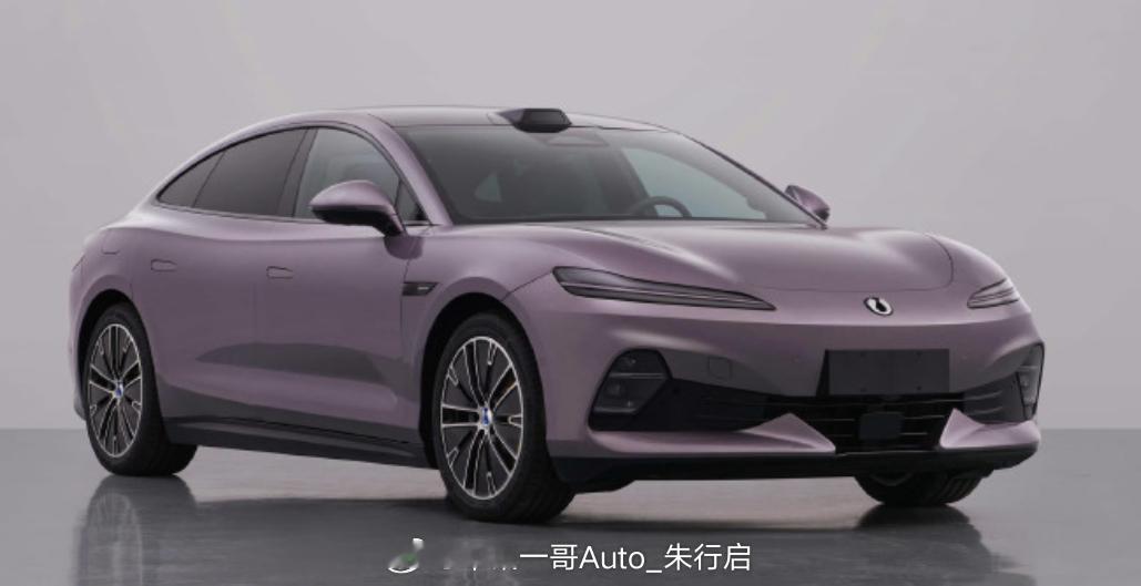 腾势Z9S DM的实车图曝光前大灯感觉设计得稍微扁平了点