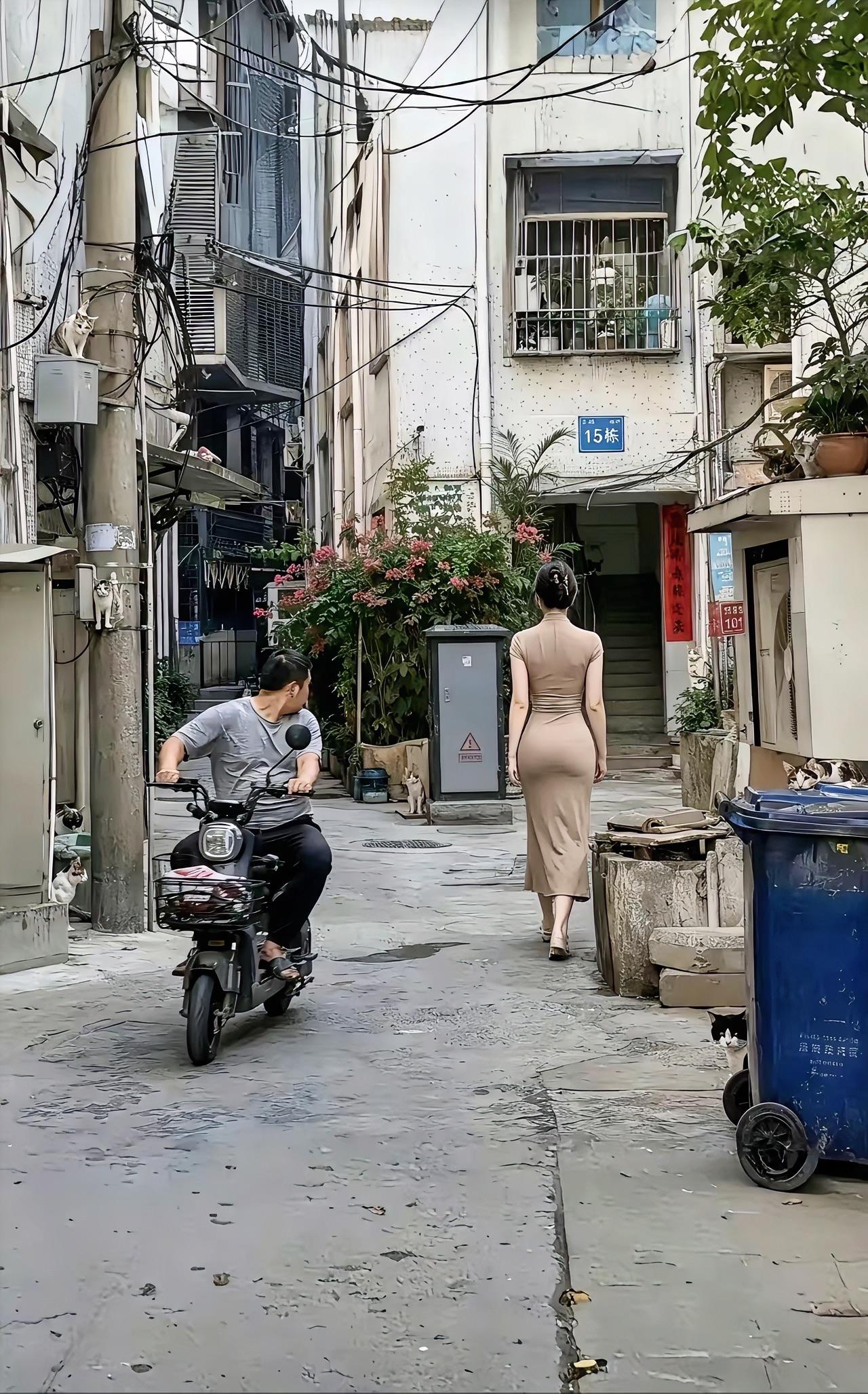再动人的风景，也得先握稳车把，
平安才是第一位。
路上短暂一瞥很容易走神，
专心