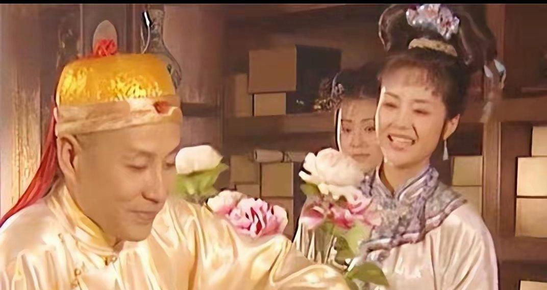 1643年，52岁的皇太极突然去世，多尔衮和豪格争夺皇位。一天晚上，孝庄约见多尔