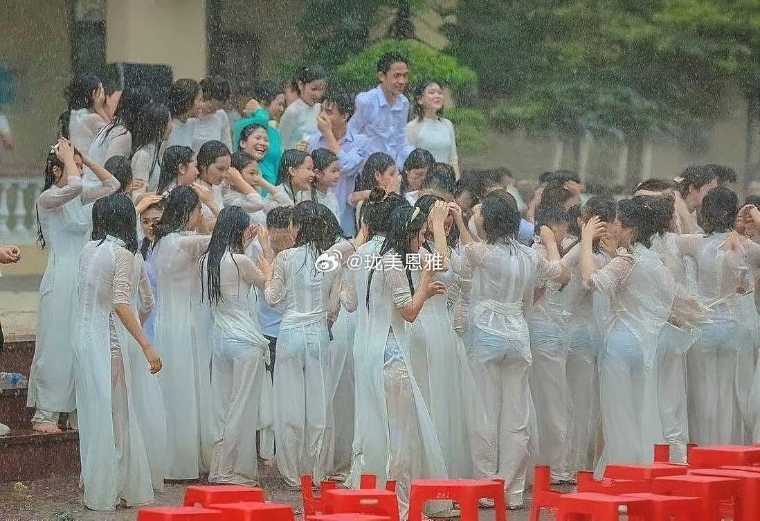 后来，他们再也没有见过像这么美的下雨天 