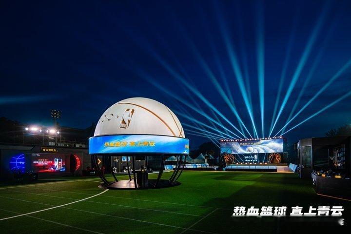 这次赛场设计也太独特了，一半篮球一半科技，到时炫酷不说，还能有遮阳的效果这次赛场