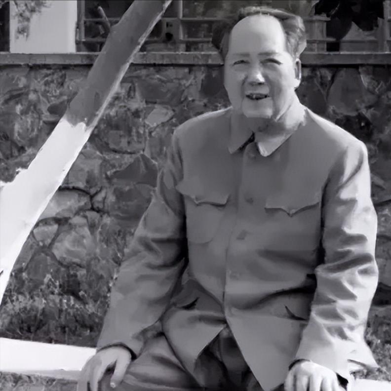 毛主席这辈子，干了两件大事。
第一件是用枪杆子改写了中国历史。

一、打仗：把兵