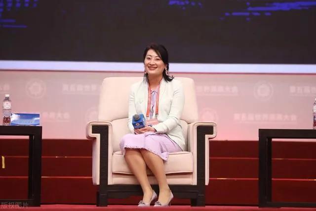 宗庆后生前经常在家对女儿说“人家都说富不过三代，其实主要是二代败了。”当2019