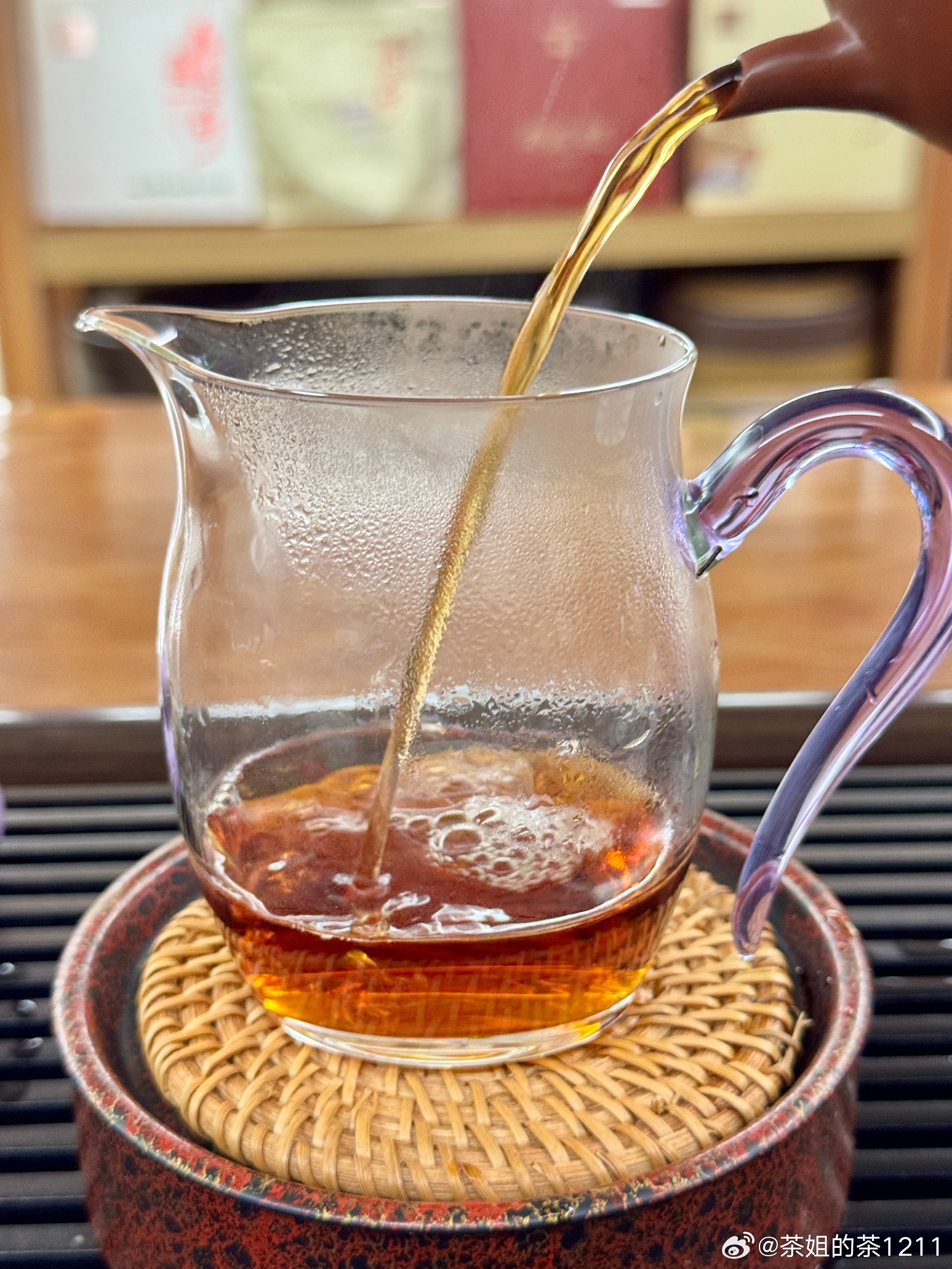 喝泡六堡，然后回家做饭去，不想出去吃了，热就热吧，当排毒了，中年人了还是少出去吃