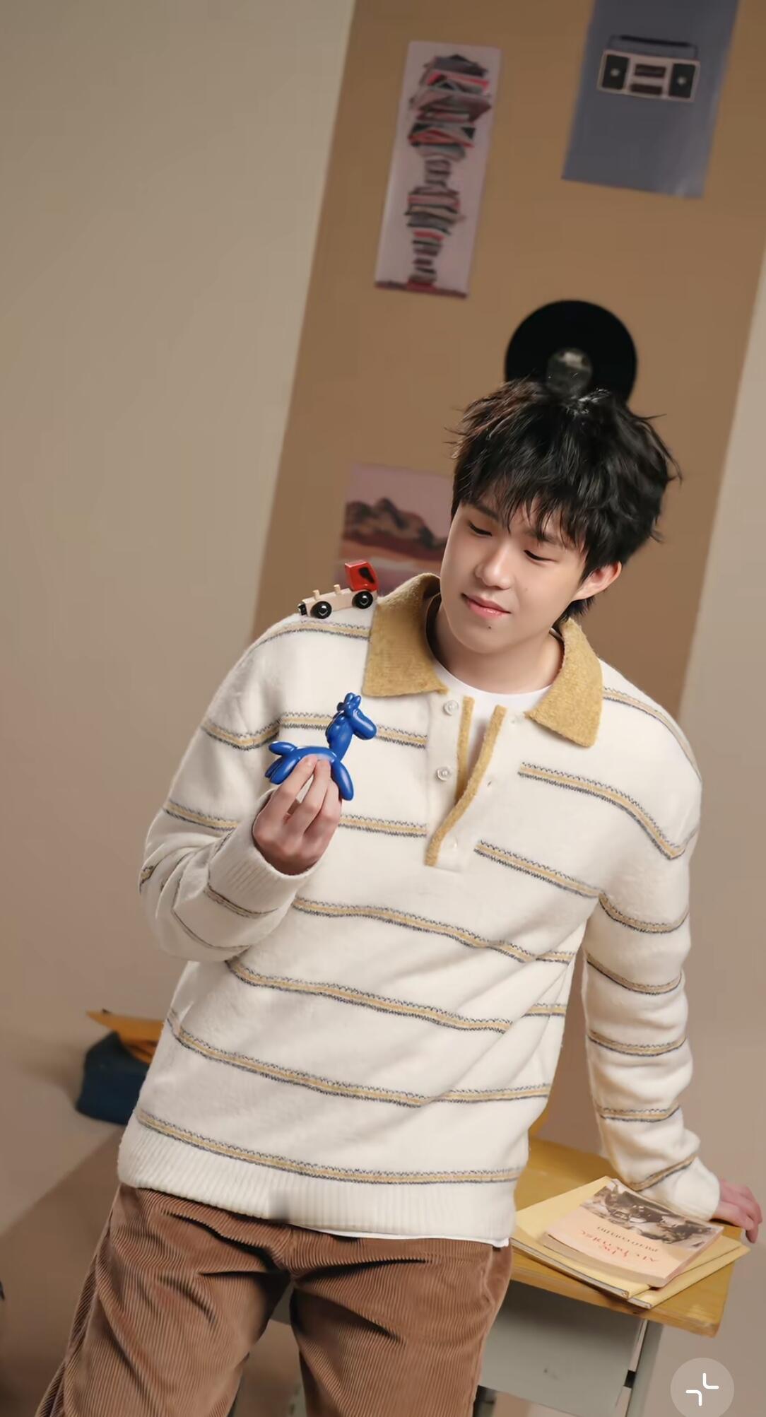 不是因为他最火，而是他身上那股又拼又韧、越难越硬的劲儿特别打动人。
 
- 技术