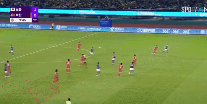 虽然朝鲜女足暂时落后一球，但是朝鲜女足面对日本先进足球踢法依然占上风。

中国足