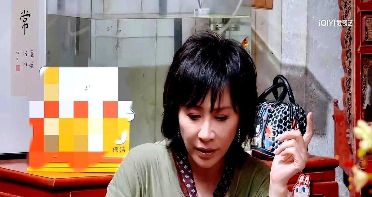 张柏芝把事业搞砸了。
搞砸得太漂亮了。
你看数据：她27岁就攒齐《喜剧之王》《忘