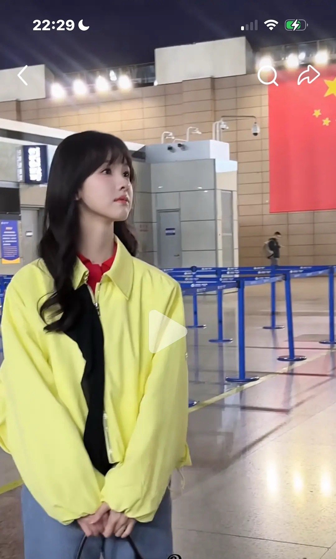 陈都灵是该提升一下自己的衣品了 