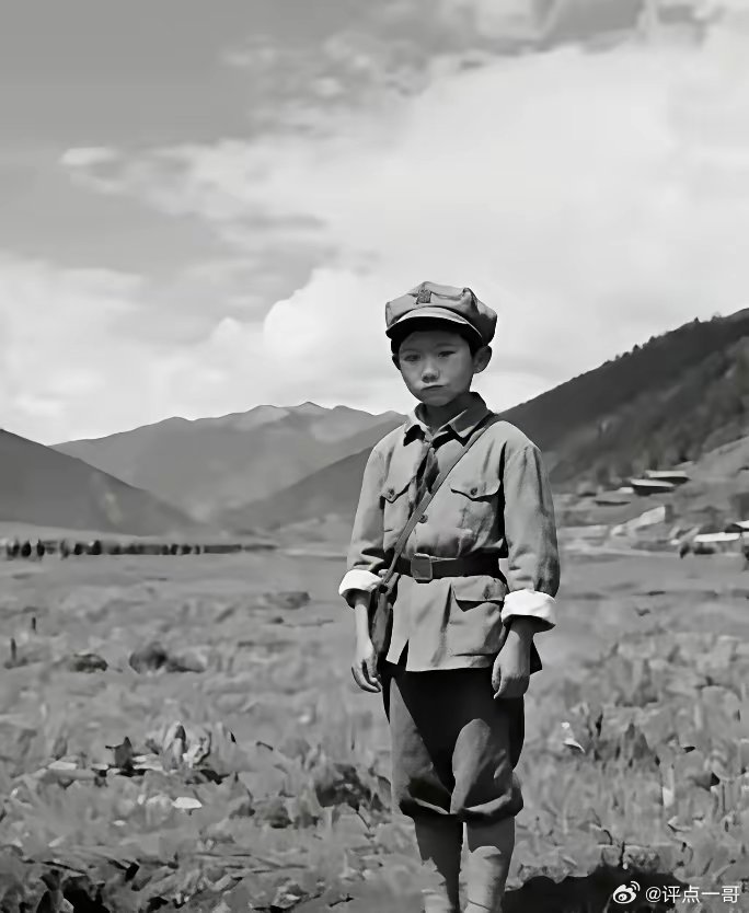 1935年，13岁的小红军罗玉琪在过草地时，突然腹痛不止，碍于女同志，就跑到远处