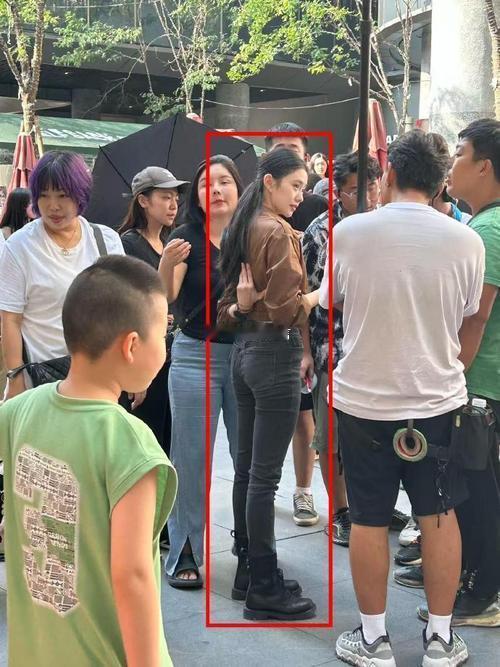 才发现刘浩存的臀部居然这么有料！ 