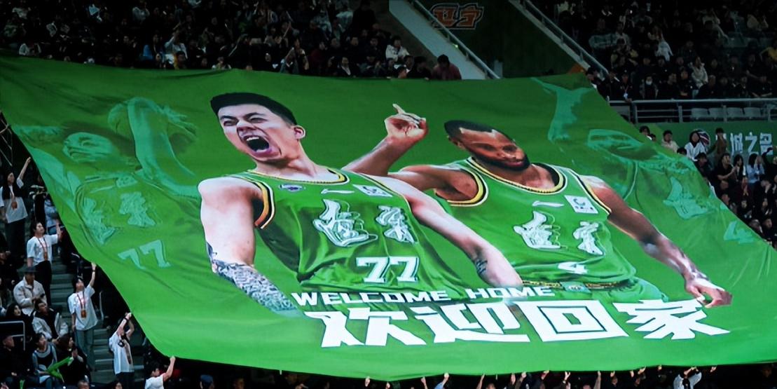 辽宁男篮四连败，今天65：91惨败上海男篮，让人有点唏嘘。当然面临球队重建的过渡