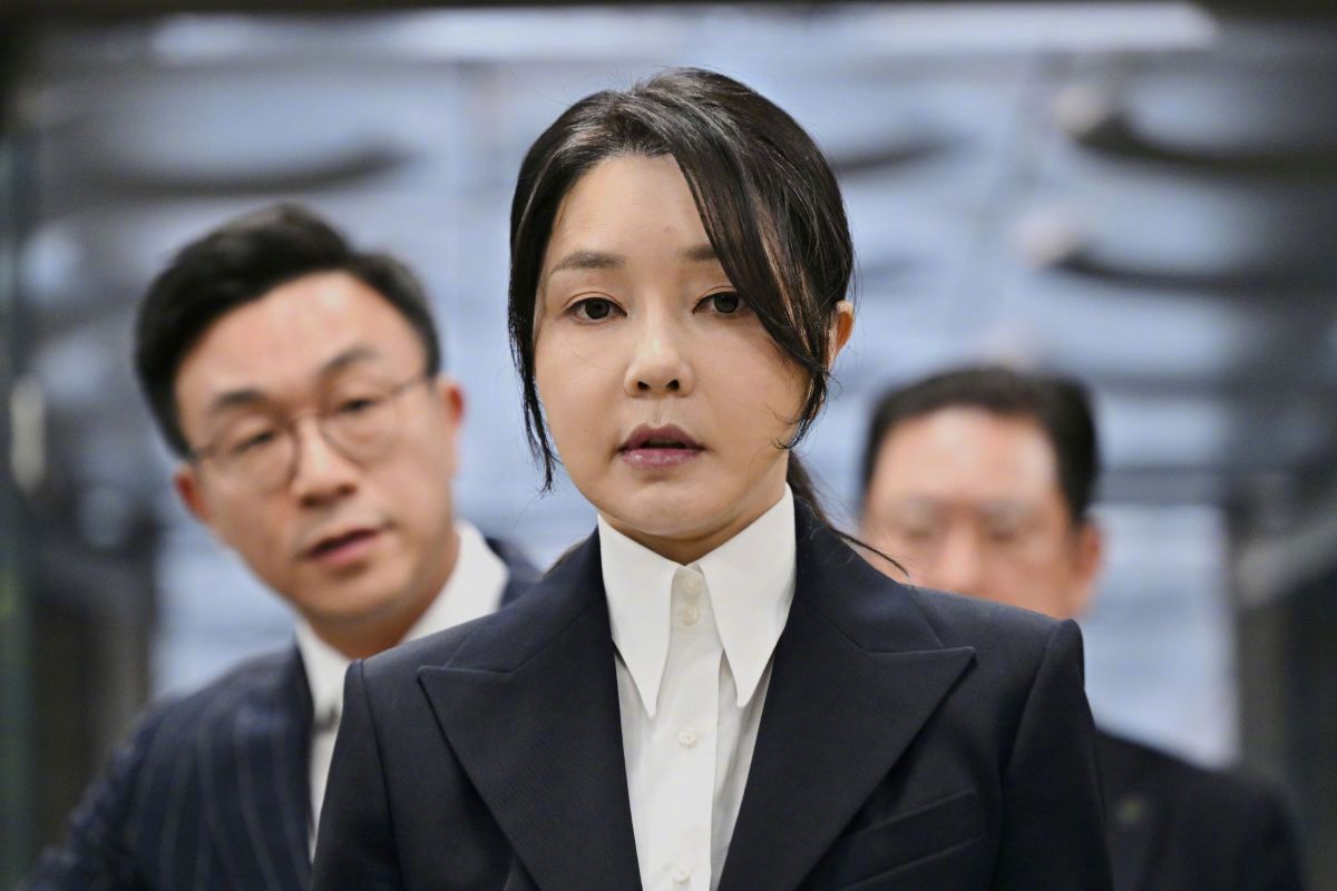 #金建希涉嫌卖官鬻爵案被求刑7年半#【金建希涉嫌“卖官鬻爵”案被求刑7年半】据韩