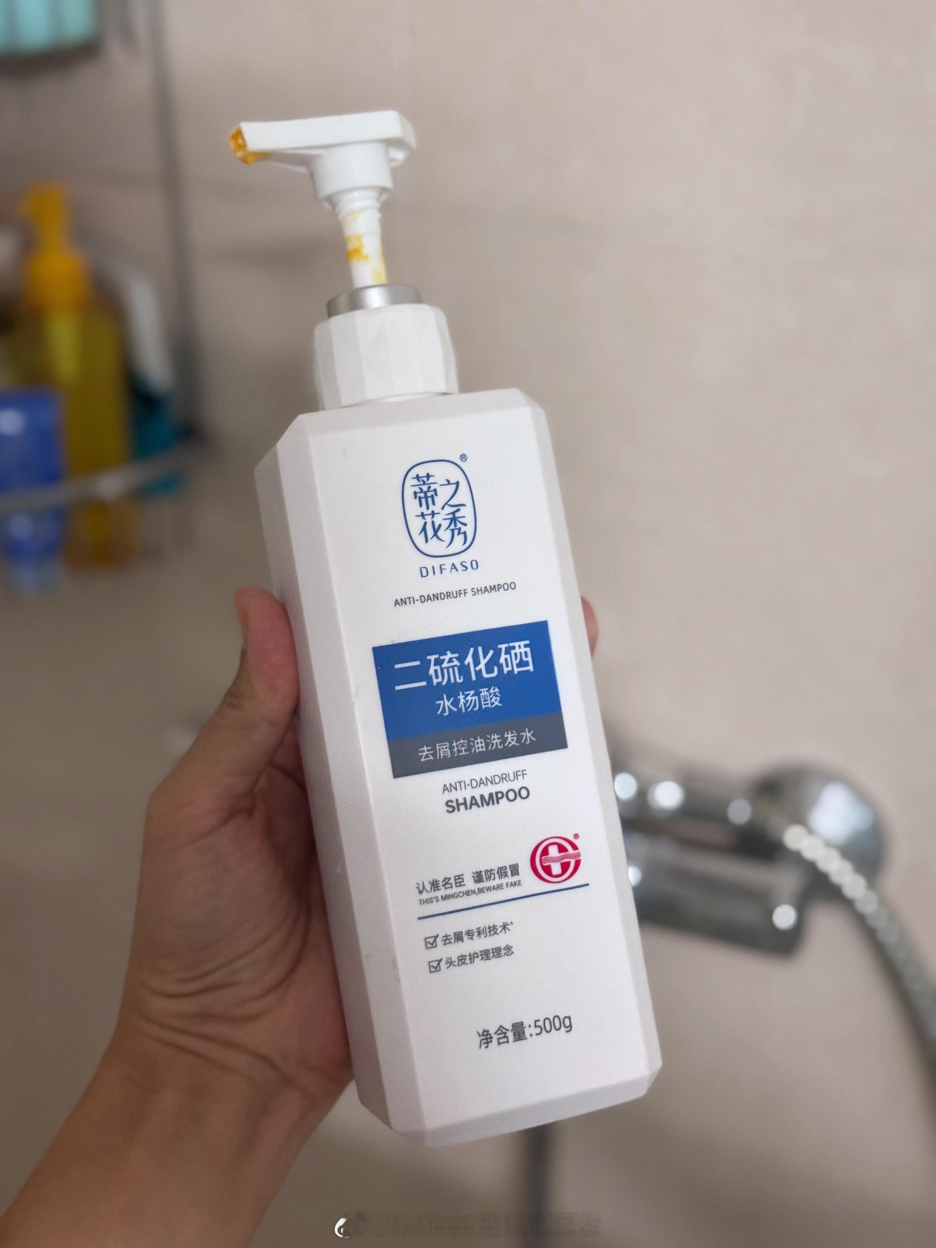 老国货洗发水反馈个，连续使用了7天，赞美值得给，澳洲平替的平替，同价多了一瓶半，