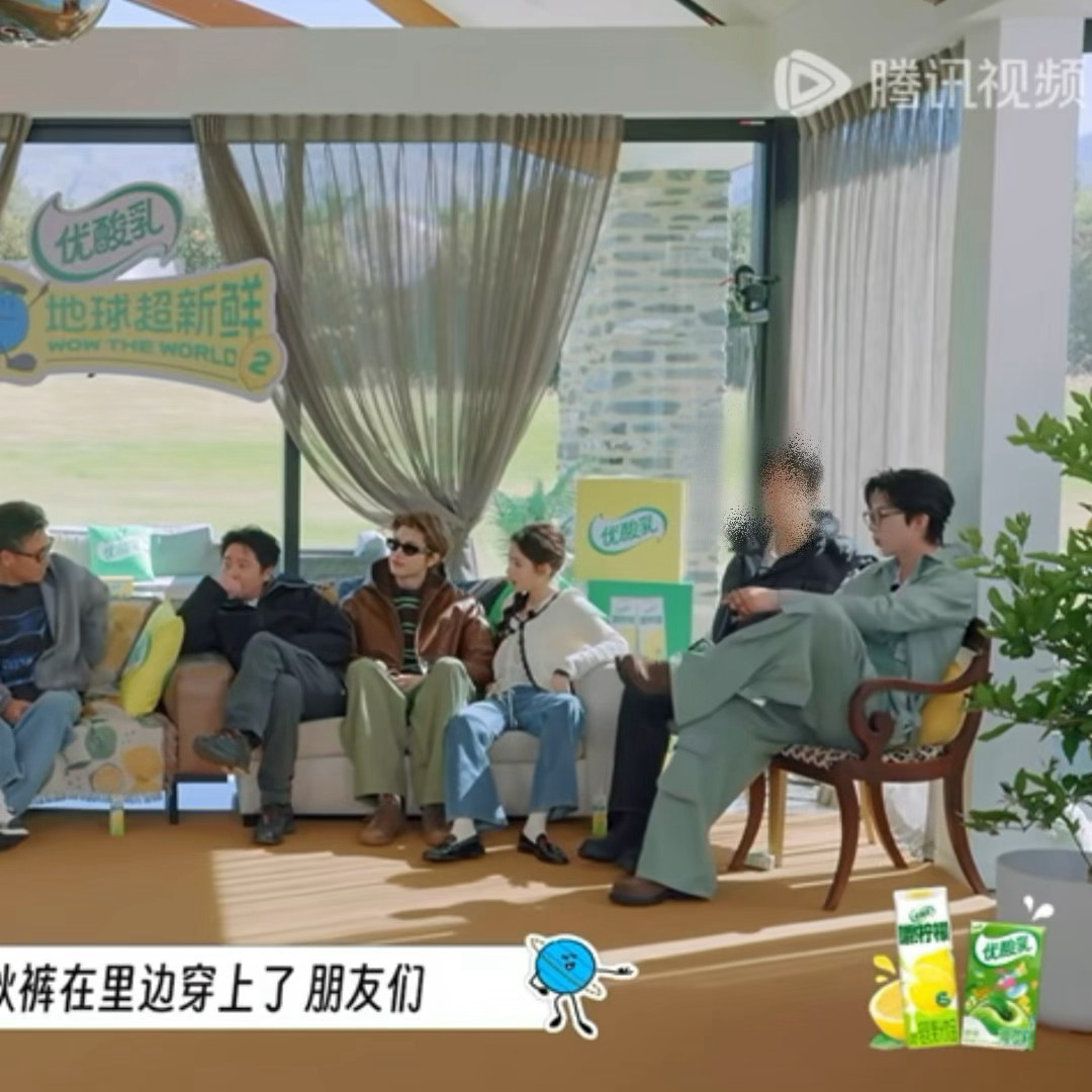 ？？好猝不及防的展示秋裤朋友们🌝🌝 刘宇宁地球超新鲜  