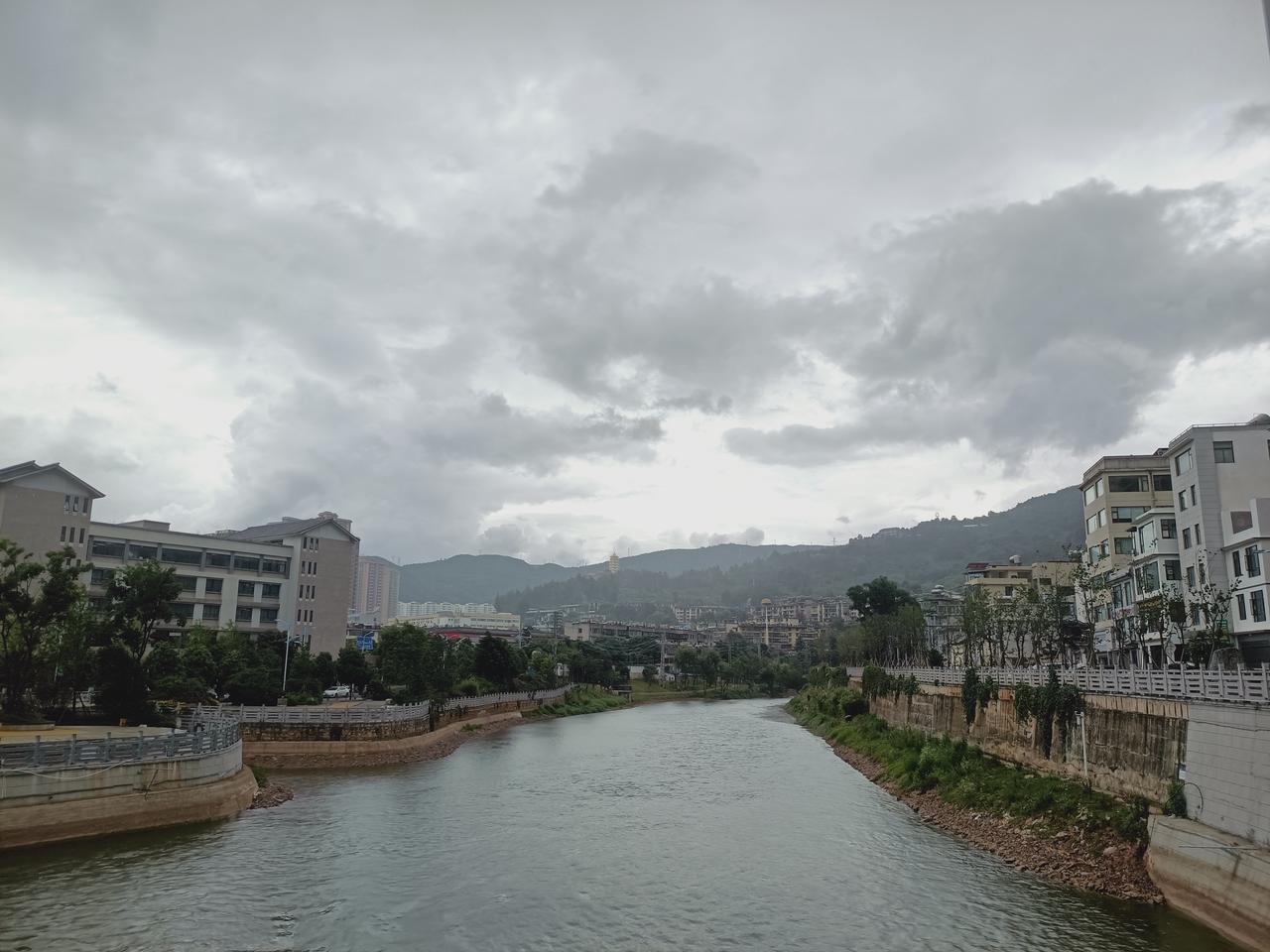 雨中西洱河