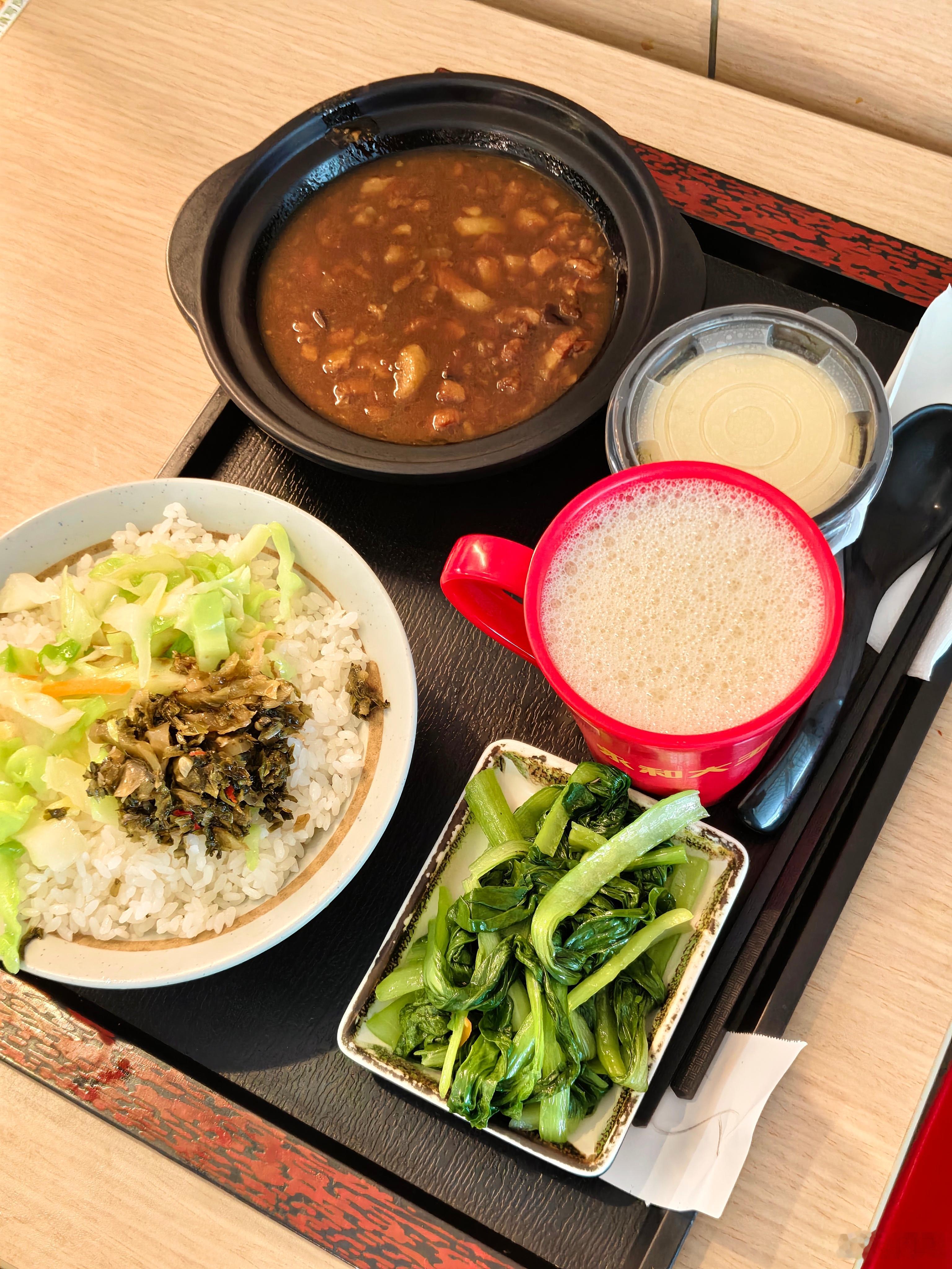 又来高铁站刷龙腾卡蹭饭了，不要钱的饭就是香[泪奔]  ​​​