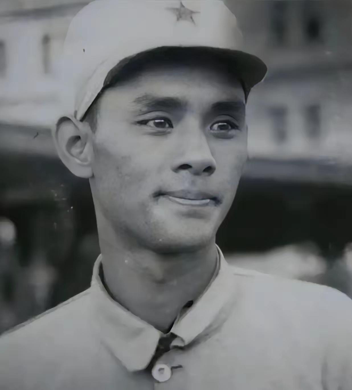 1946年，在胶东兰格庄的阵地上，神枪手魏来国用一把从敌人那里缴获的三八式步枪，