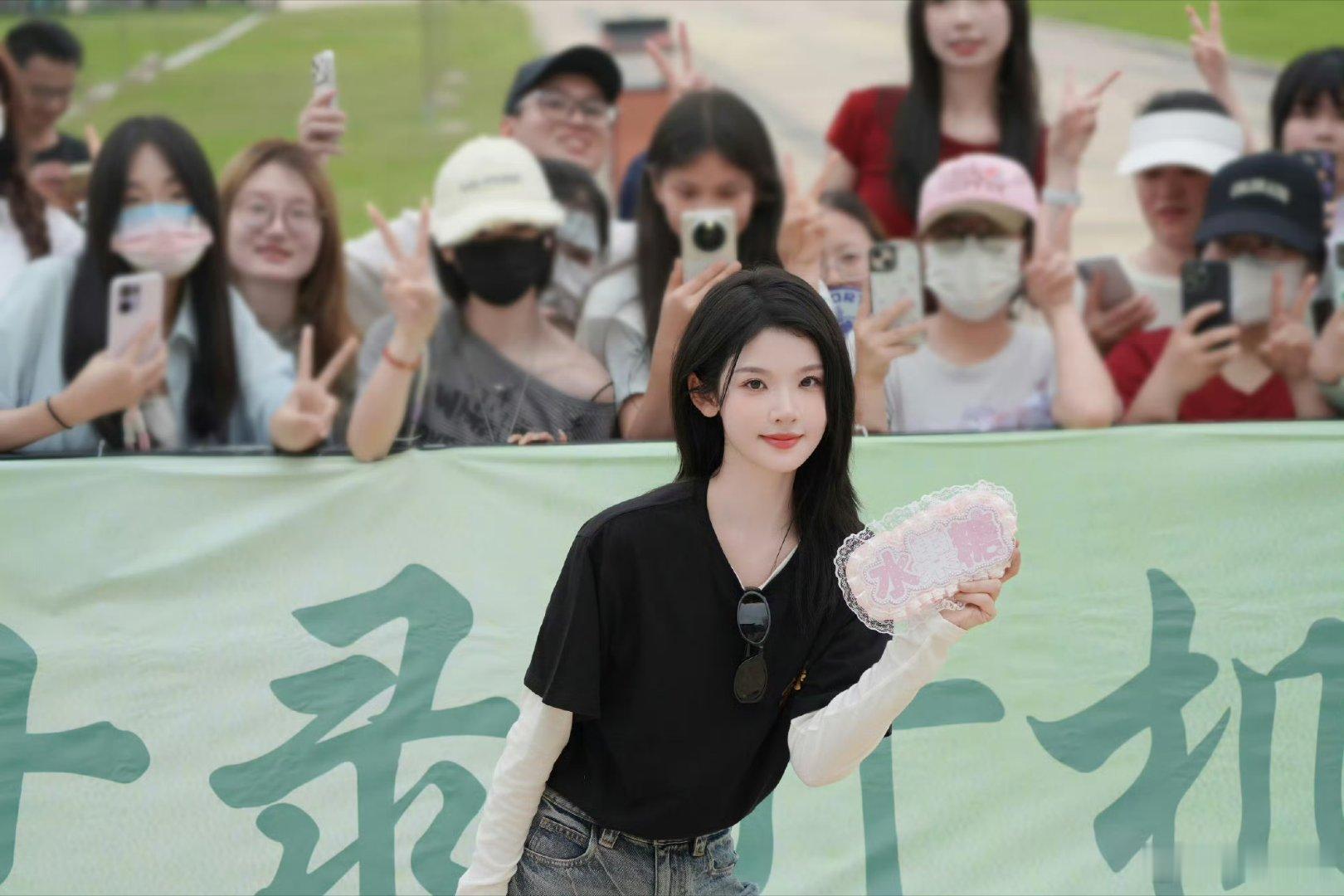 错世录今日开机张淼怡错世录造型，开机现场张淼怡状态引发热议，和经典角色苏在在反差
