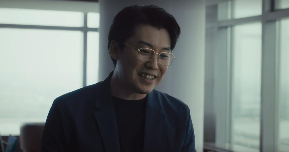 在电视剧《低智商犯罪》中，99%的人可能看不懂，胡建仁那么明目张胆的骗周荣的钱，