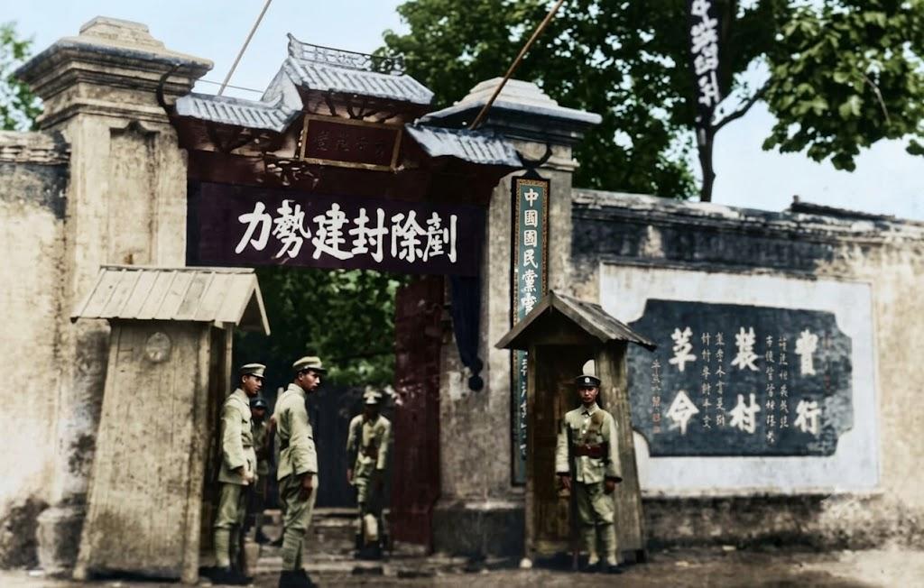 这张照片是大革命时期（1927年）武昌中央农民运动讲习所（简称“武昌农讲所”）的