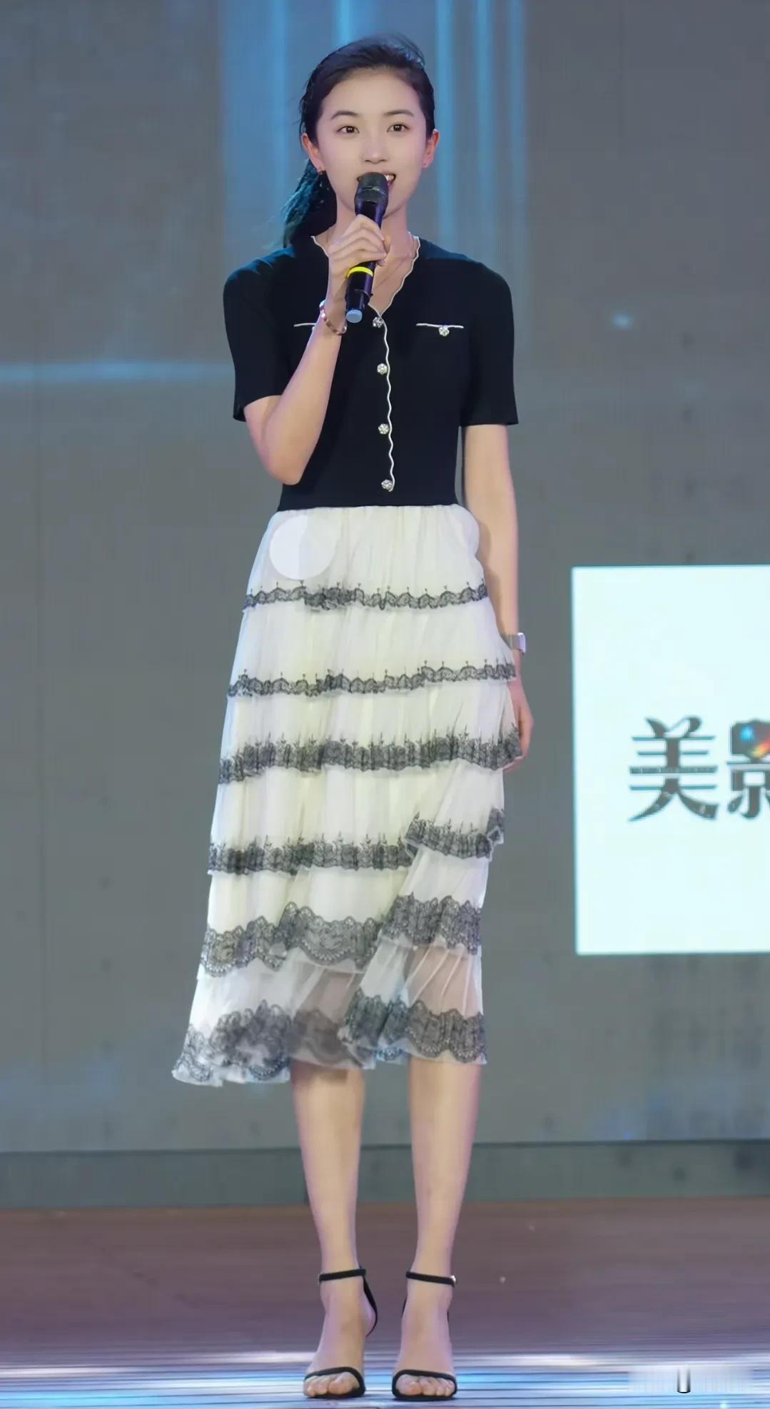 自古苏杭出美女。但世界小姐周欣再次印证了这一。