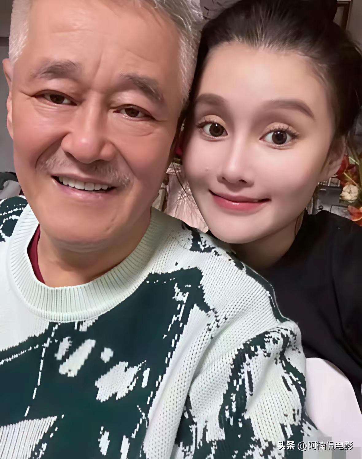 有个好父亲，
一生不缺金。
日子悠闲过，
百龄不操心。