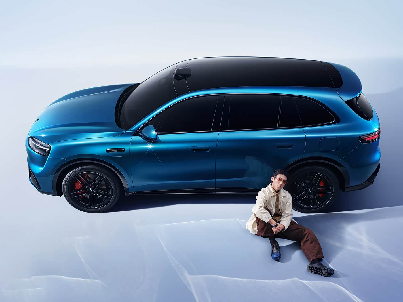 问界M6终于来了，这套图、这个配色显得很年轻啊！目前问界虽然有M5这类产品，但整