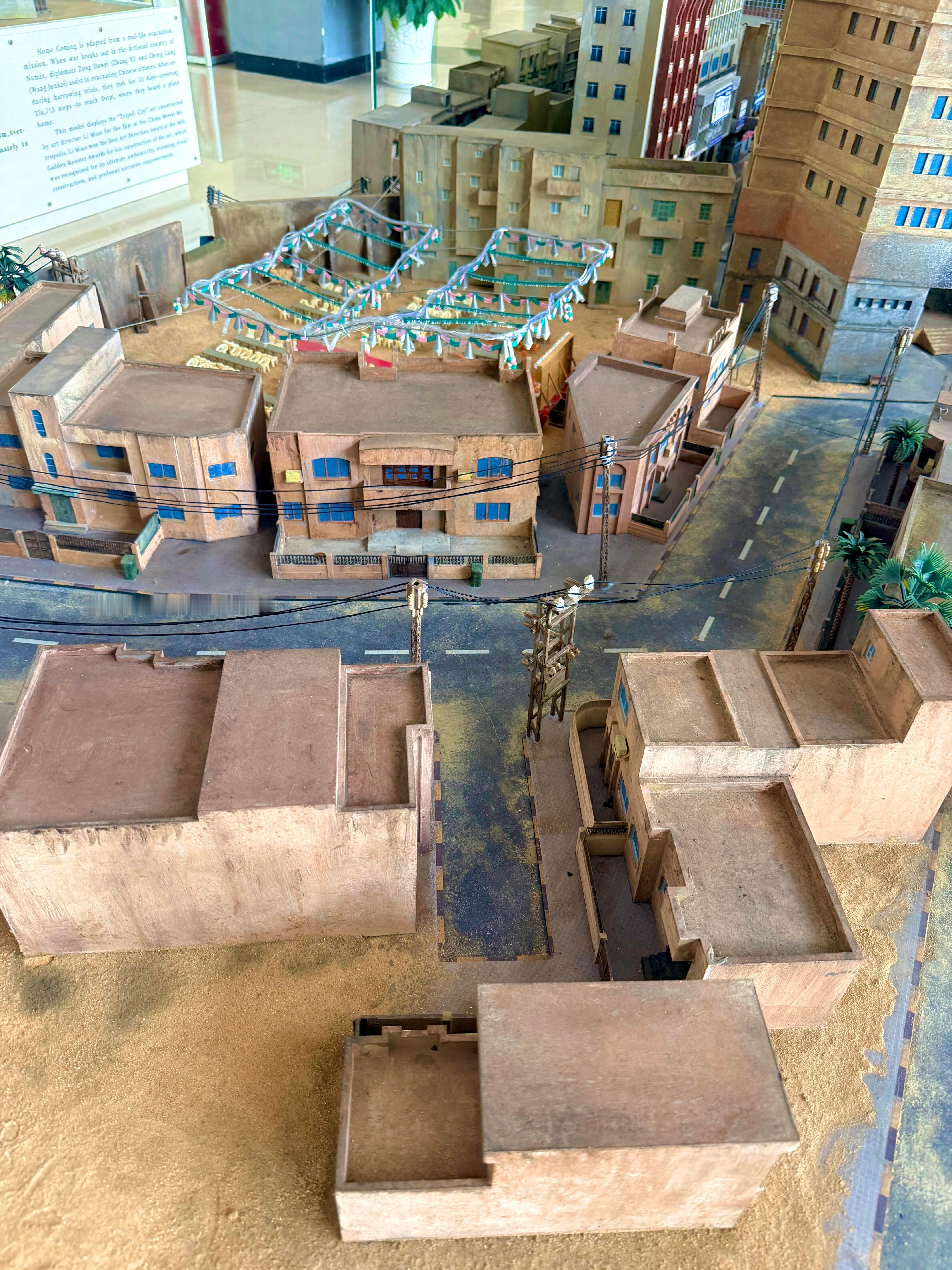 龙餐馆微缩模型龙餐馆实景模型 龙餐馆这个实景的微缩模型真的好逼真啊，导演路演的时